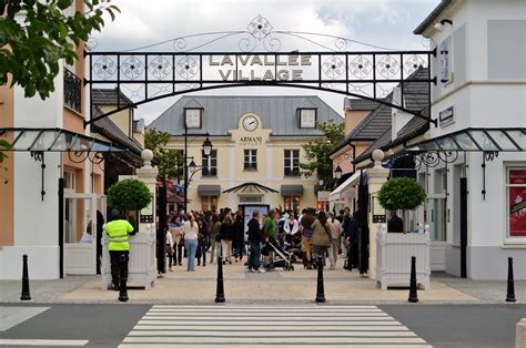 yves saint laurent marne la vallée